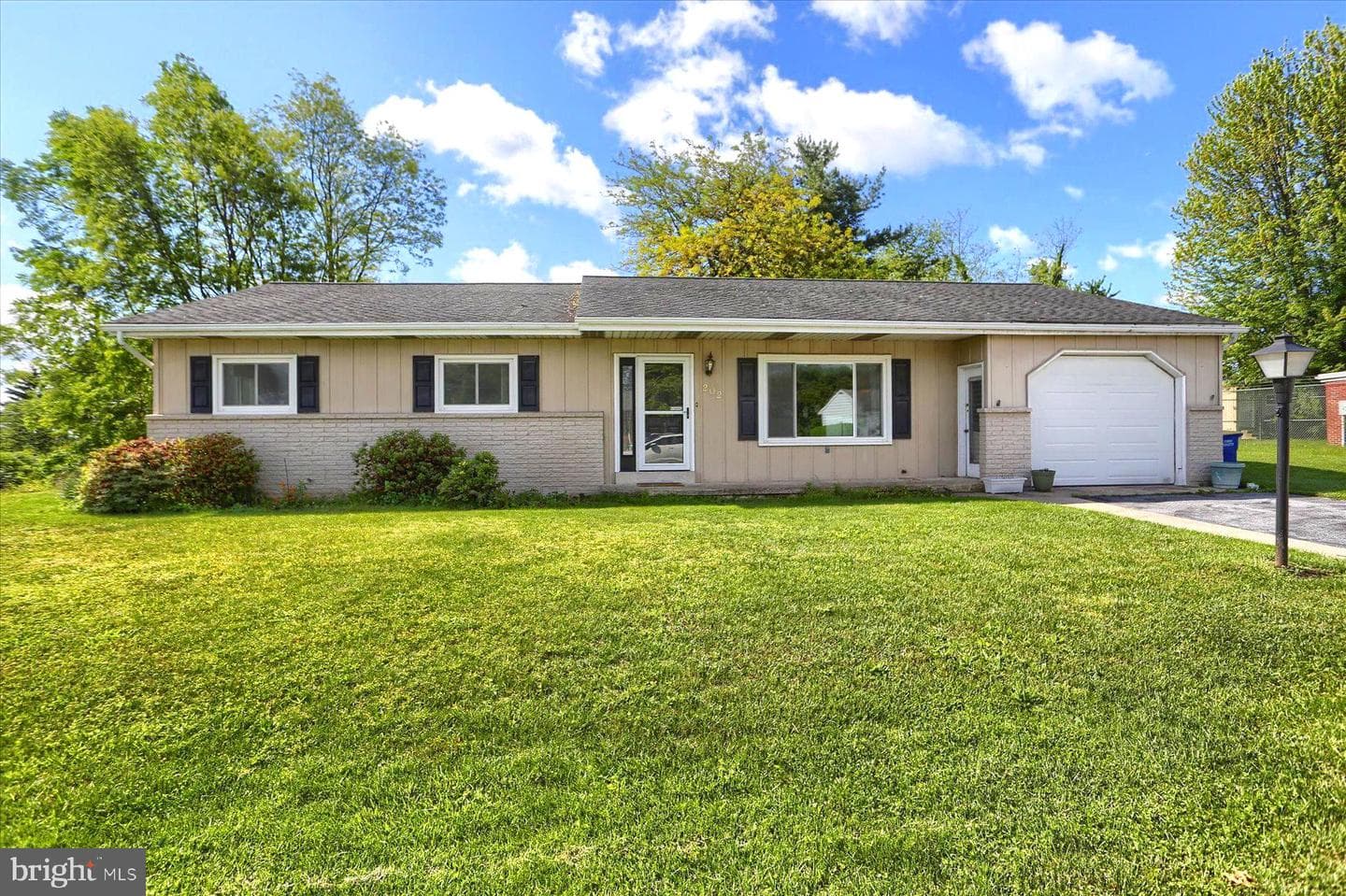 202 Hillcrest Drive photo 1