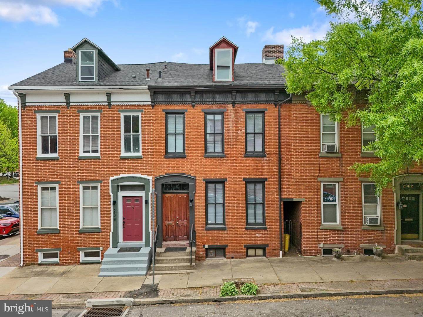 240 W Philadelphia Street photo 1