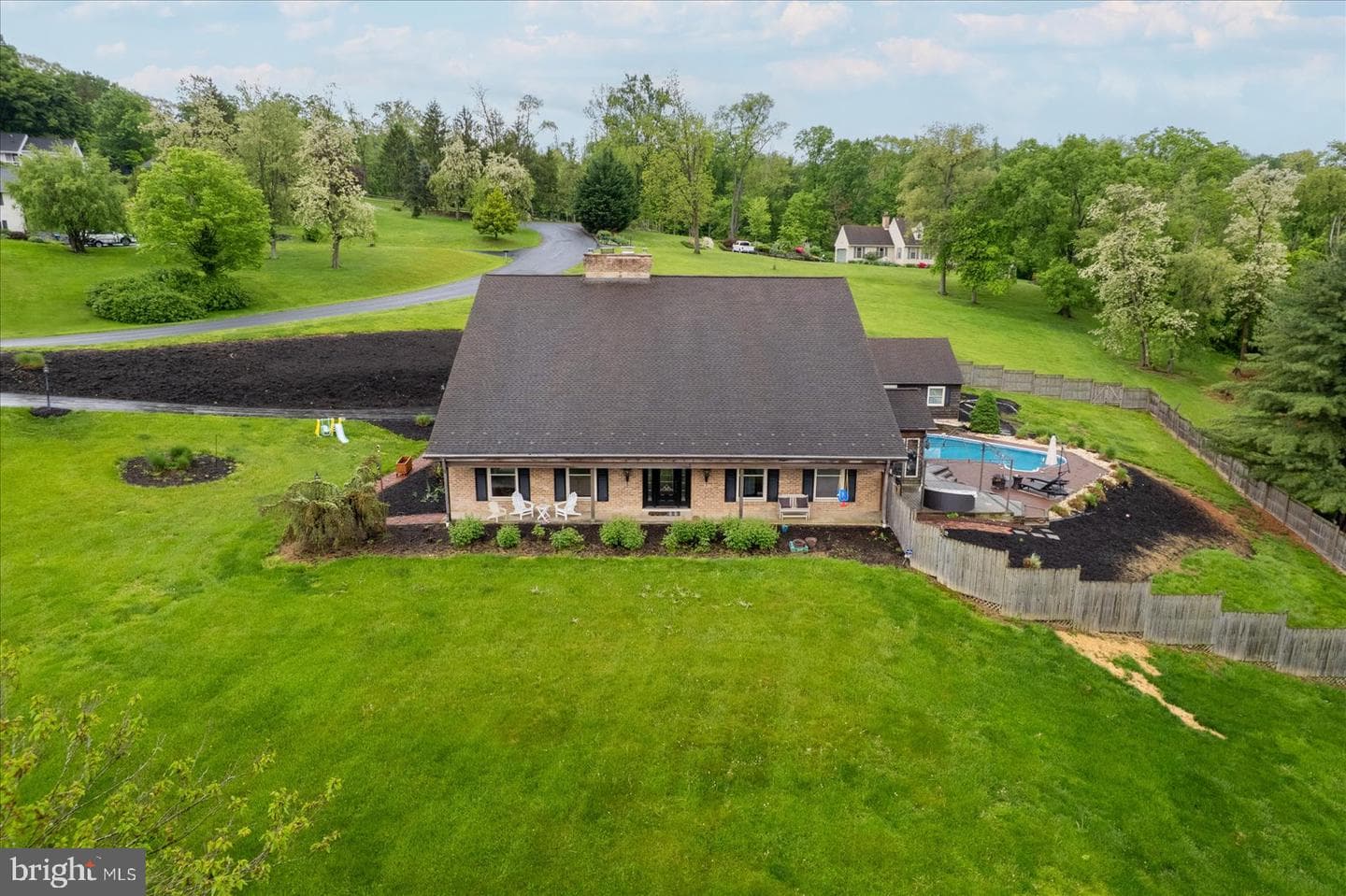 540 Laurel Terrace photo 1
