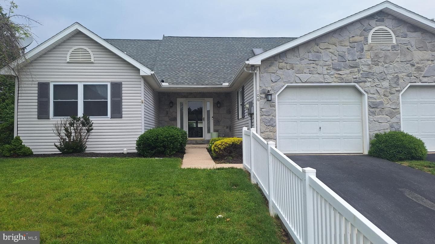 106 Sarah Court photo 1