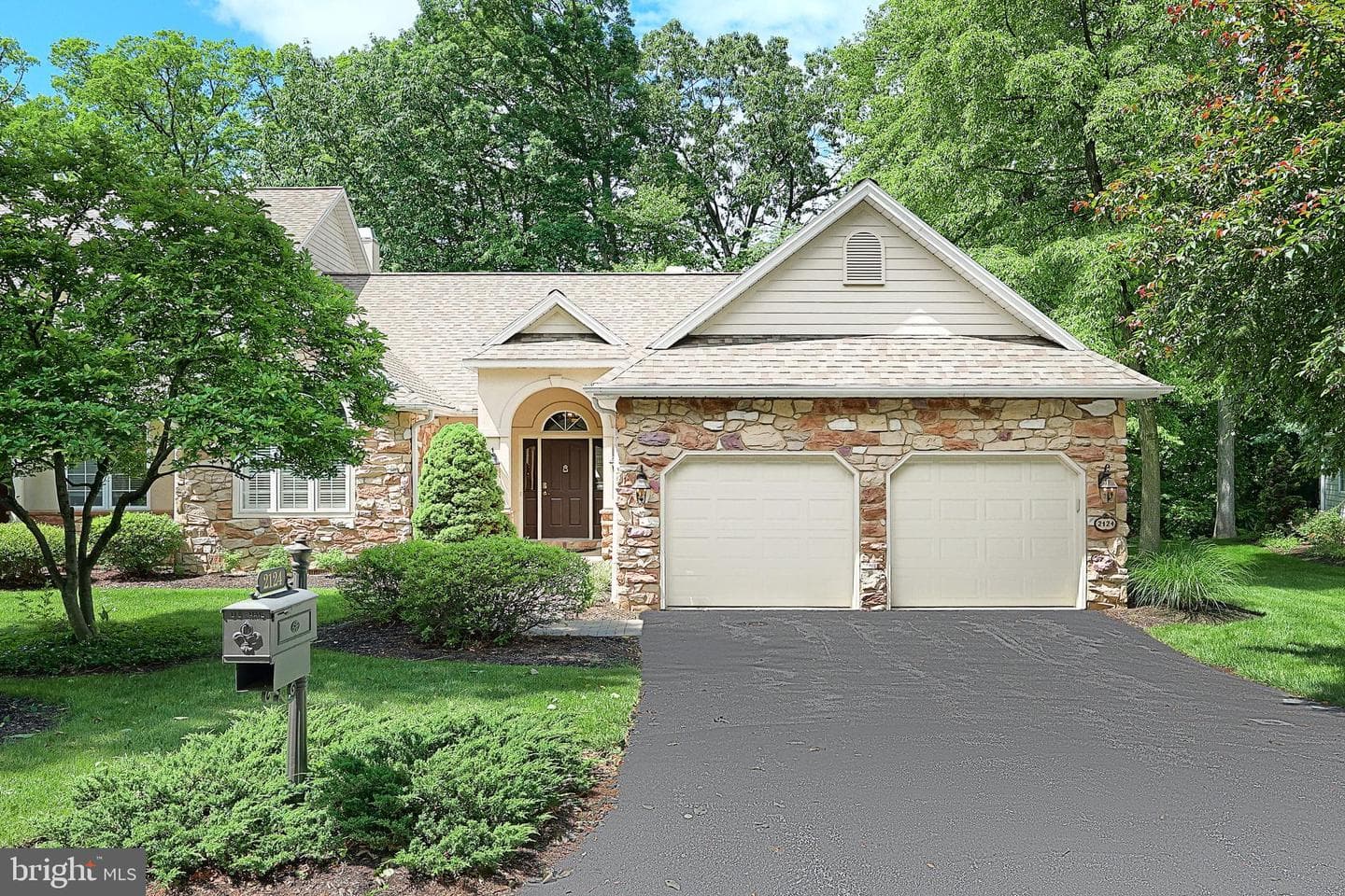 2124 Tall Oaks Lane photo 1