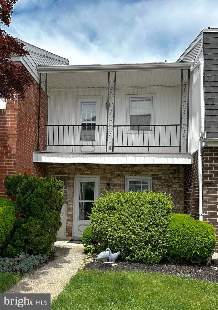 737 Hardwick Place photo 1