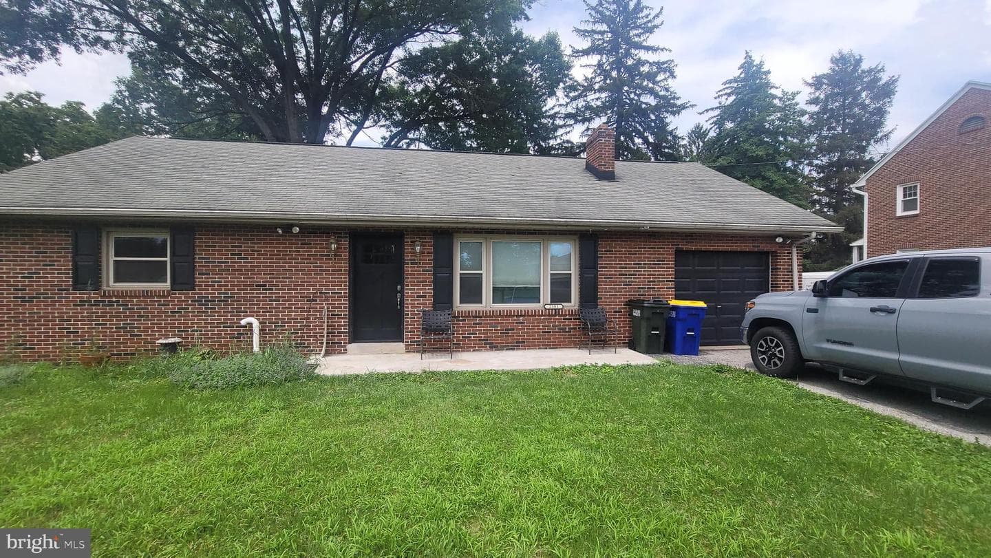 2381 Sunset Lane photo 1