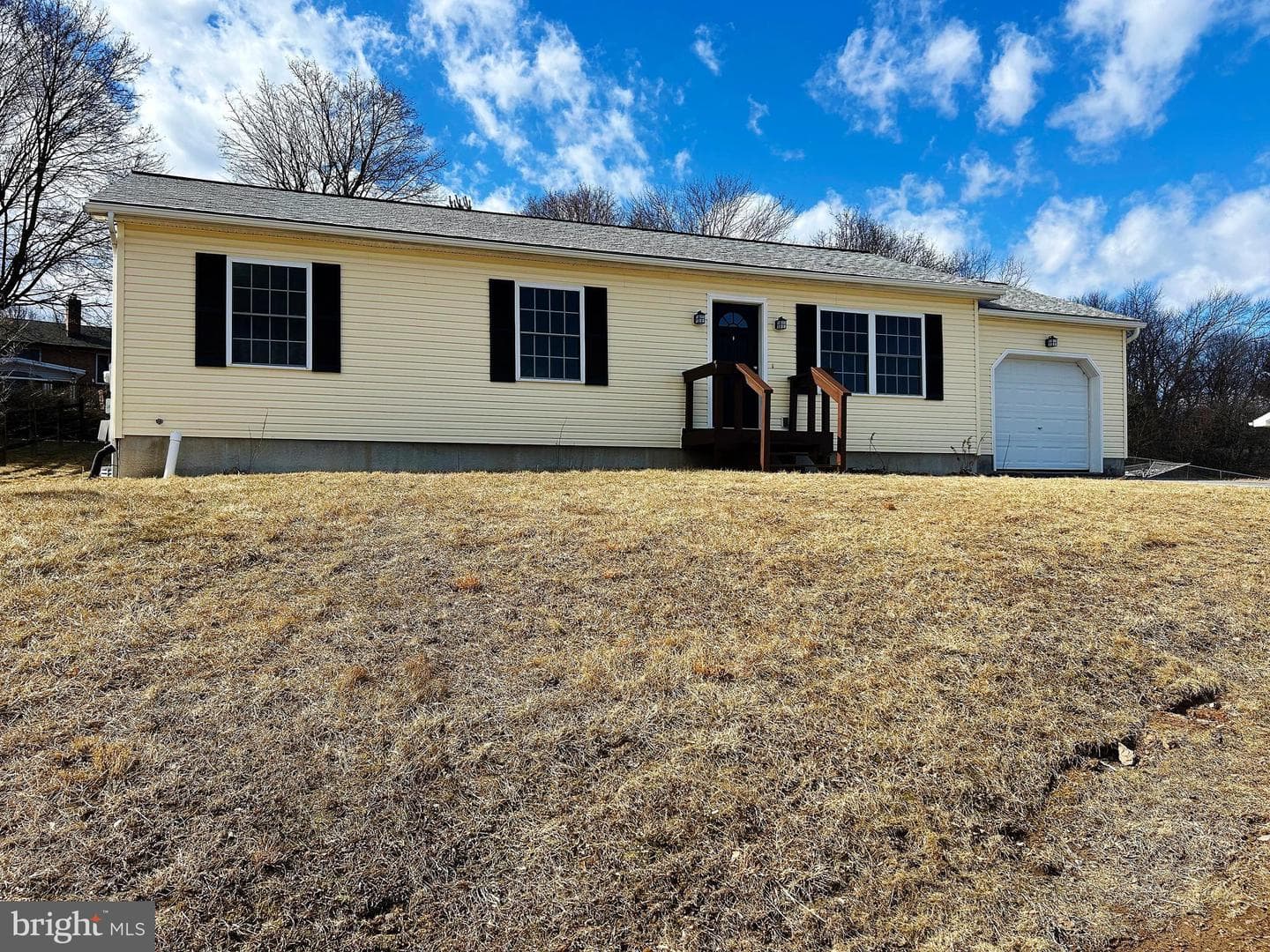 190 Northcrest Drive photo 1