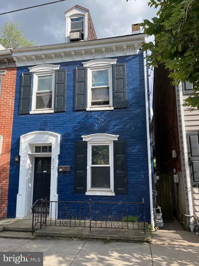 312 W Princess Street photo 1