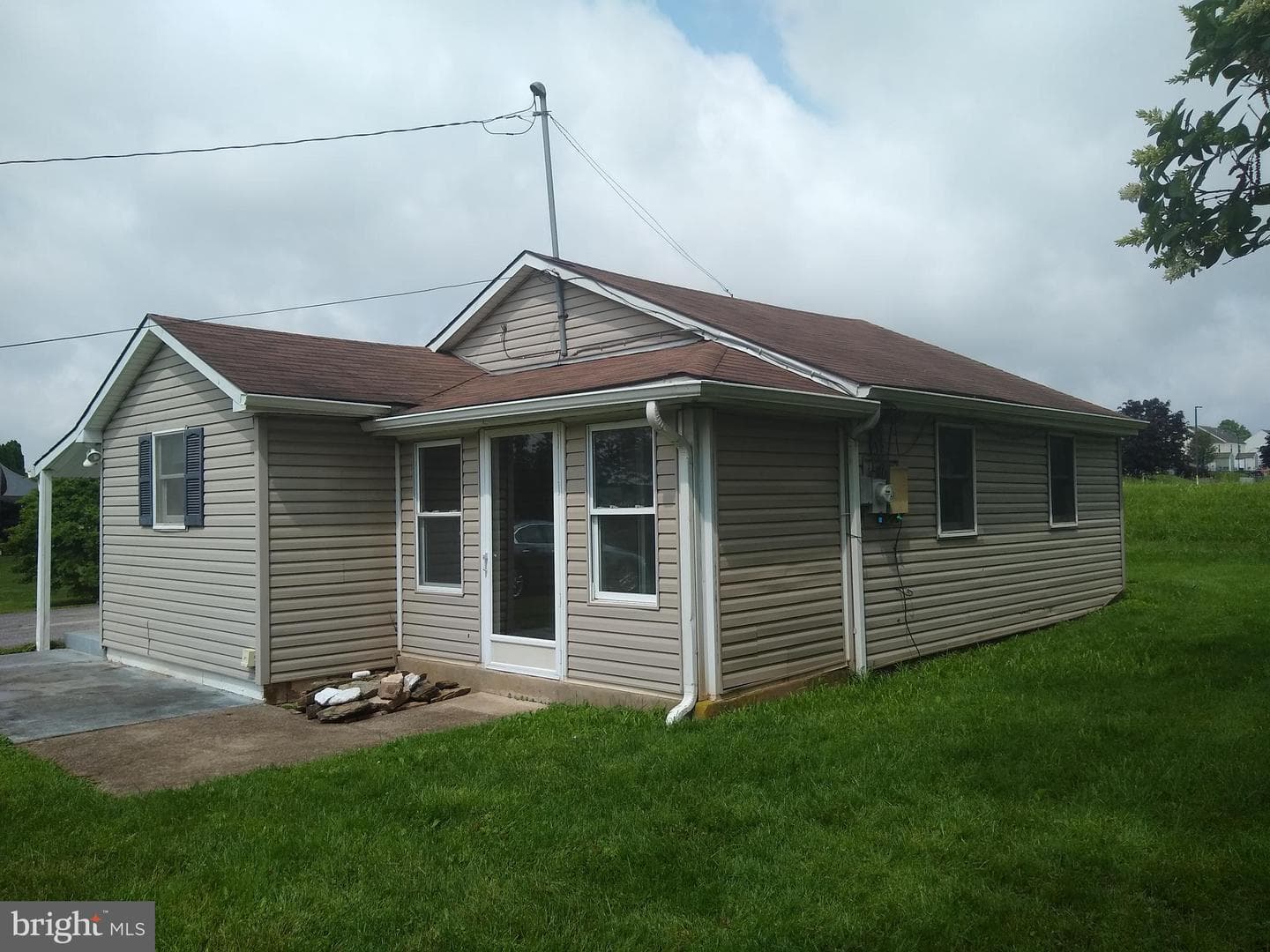 2894 Oakland Road photo 1