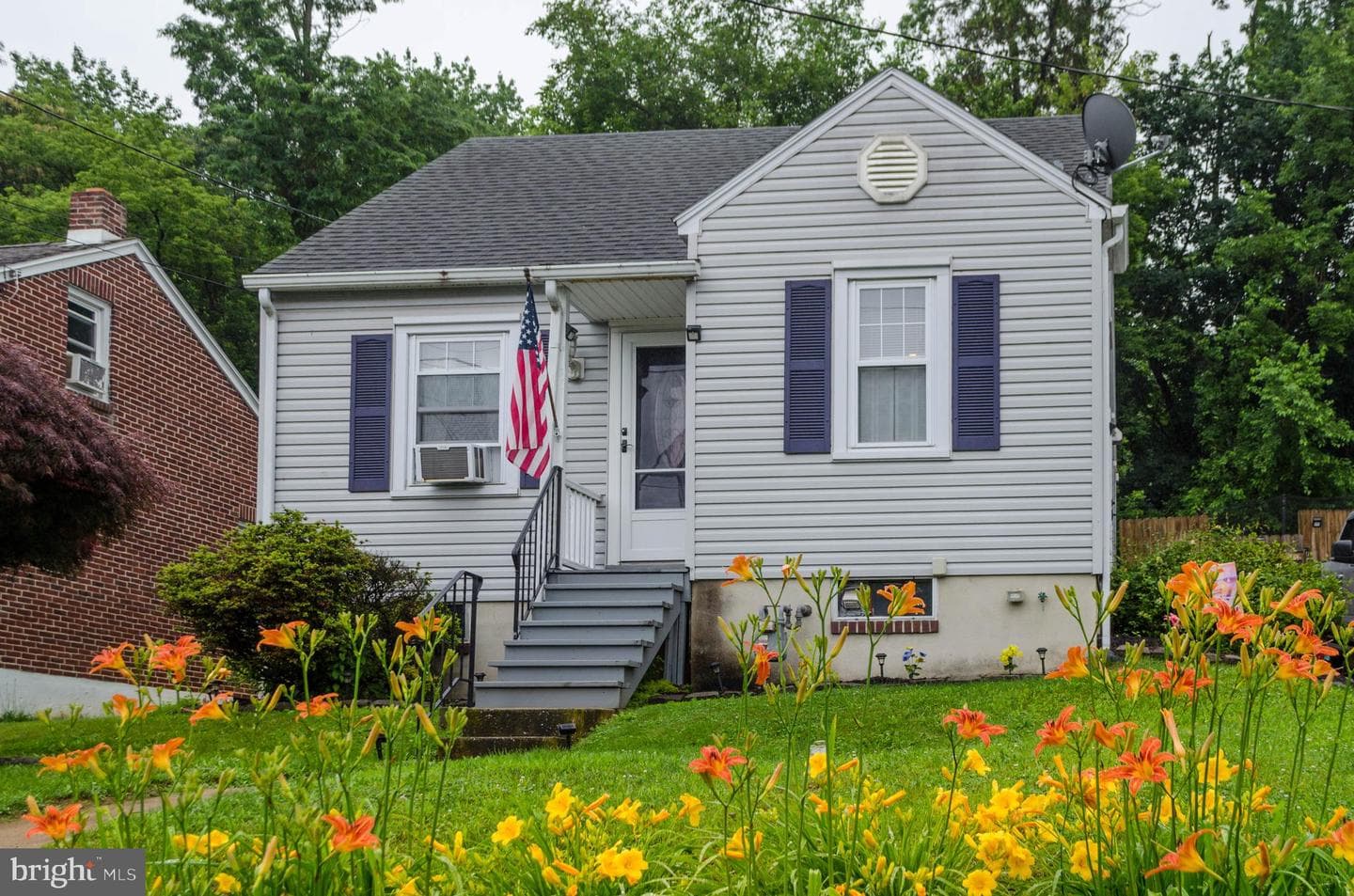 556 Hillcrest Road photo 1