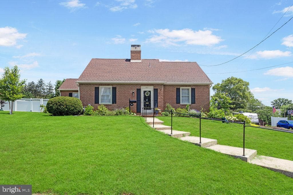 401 N Forrest Street photo 1