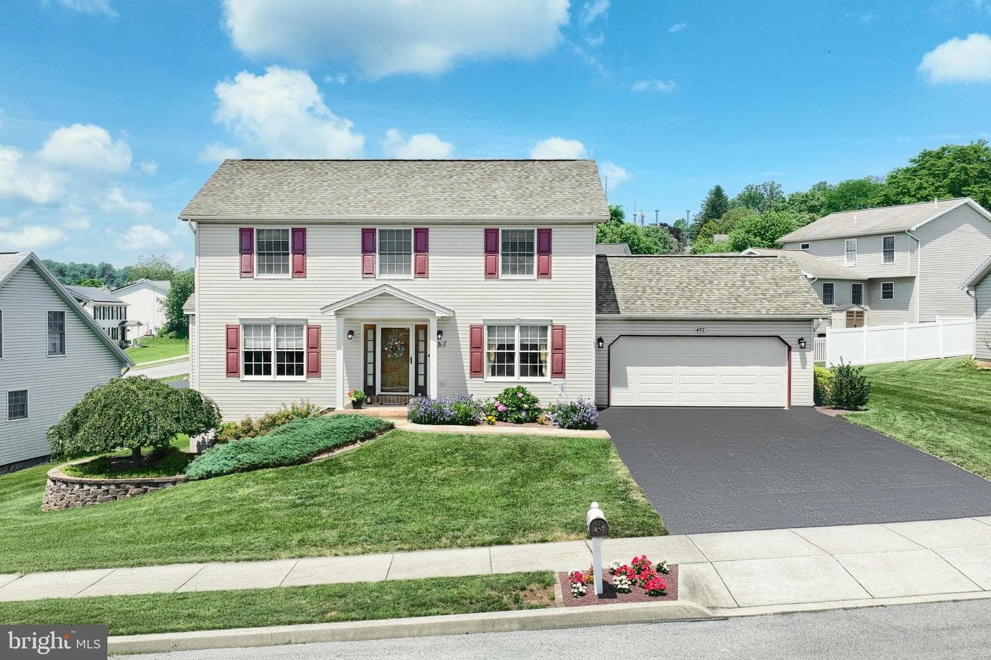 457 Chestnut Way photo 1