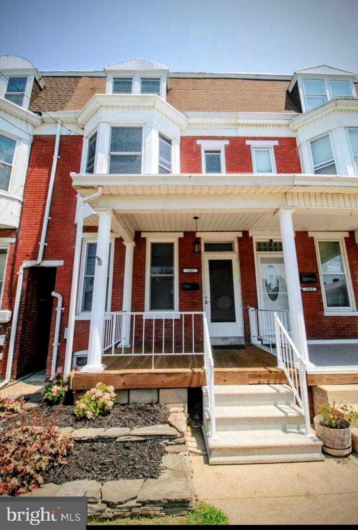 1007 S Queen Street photo 1