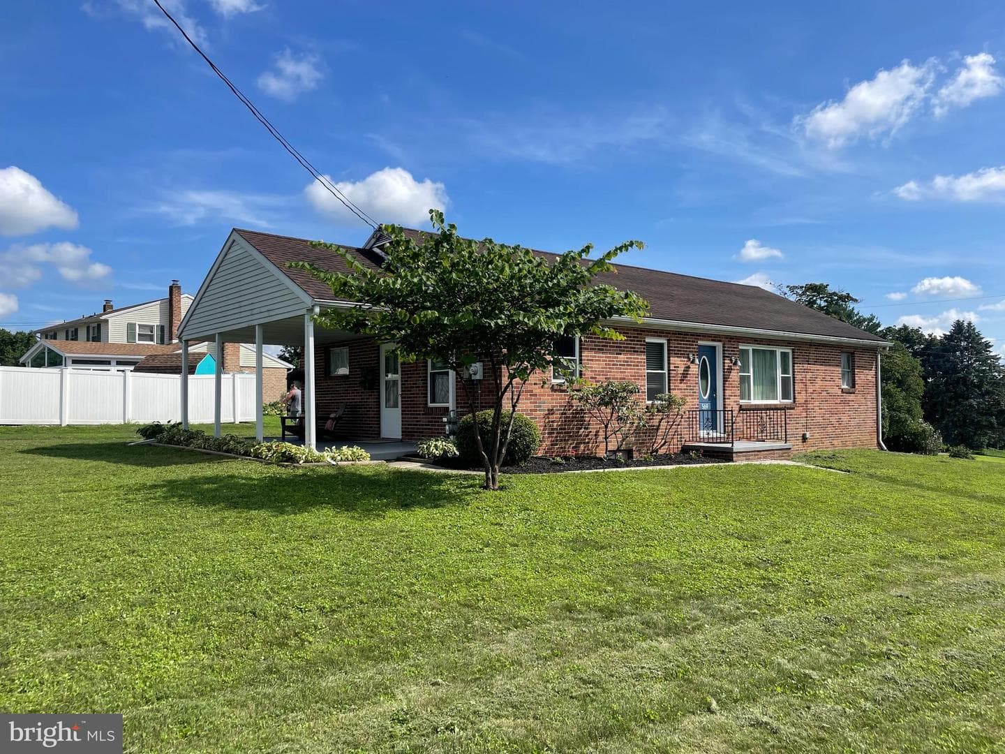 569 Sparton Road photo 1