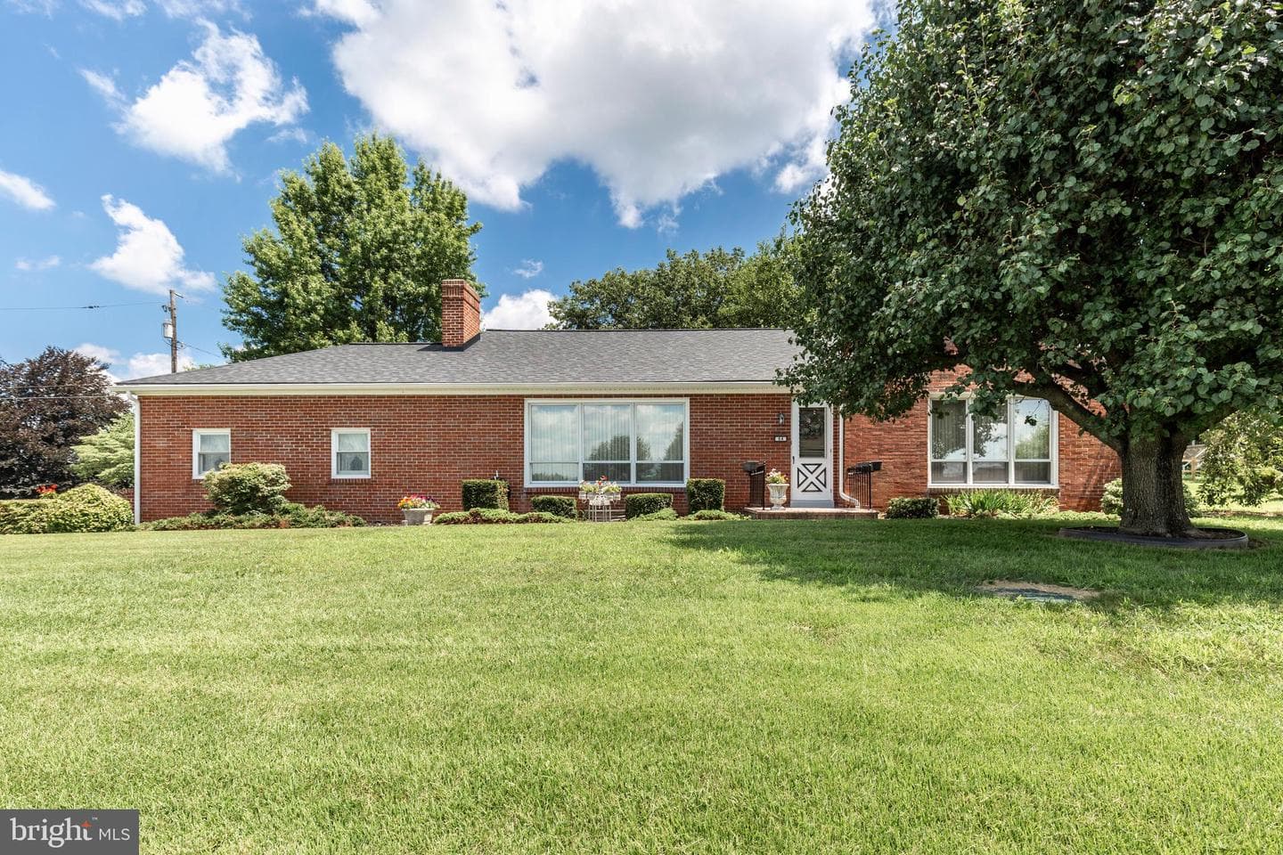 64 Hillcrest Drive photo 1