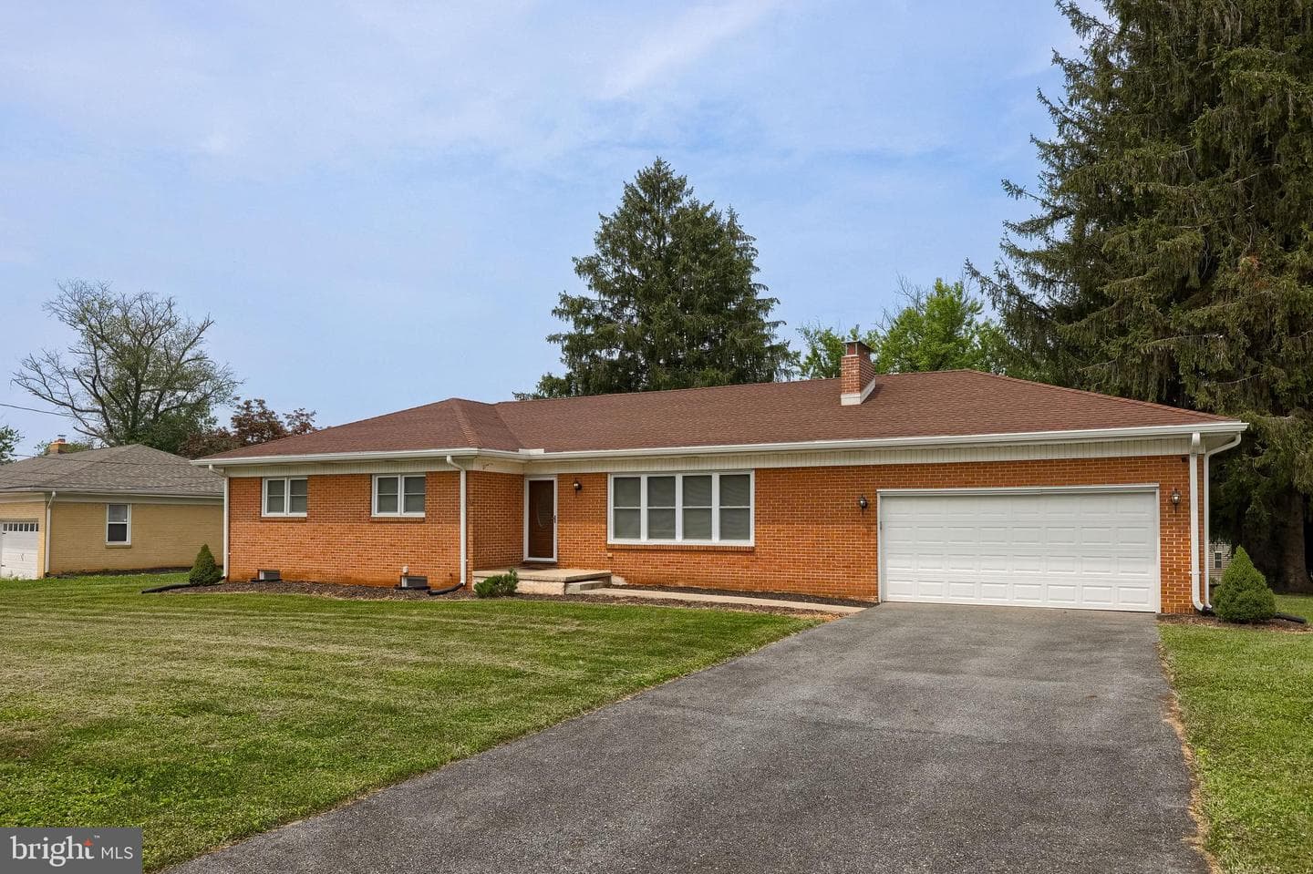 101 Lynbrook Drive N photo 1