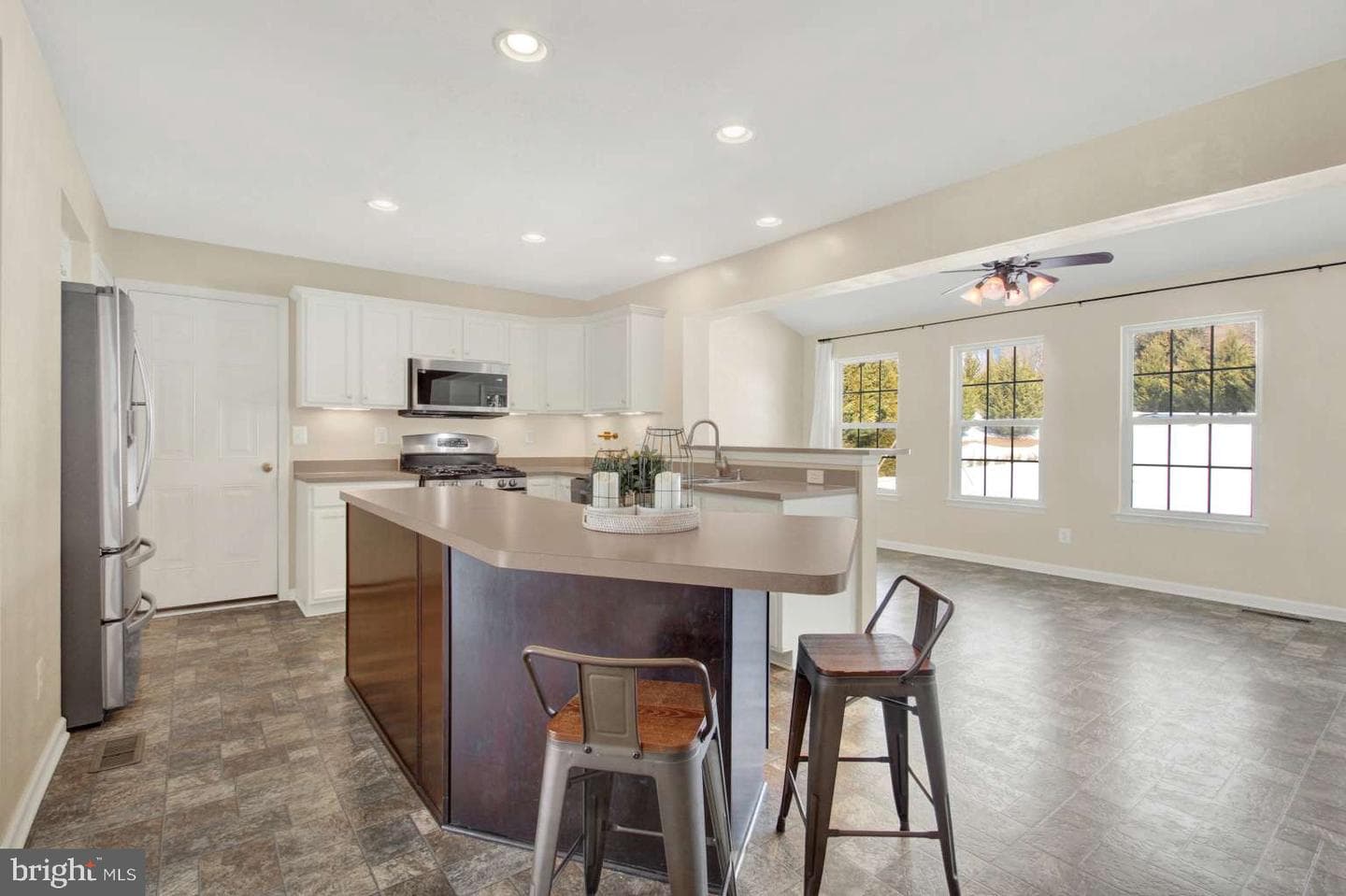 2040 Waterfall Drive photo 1
