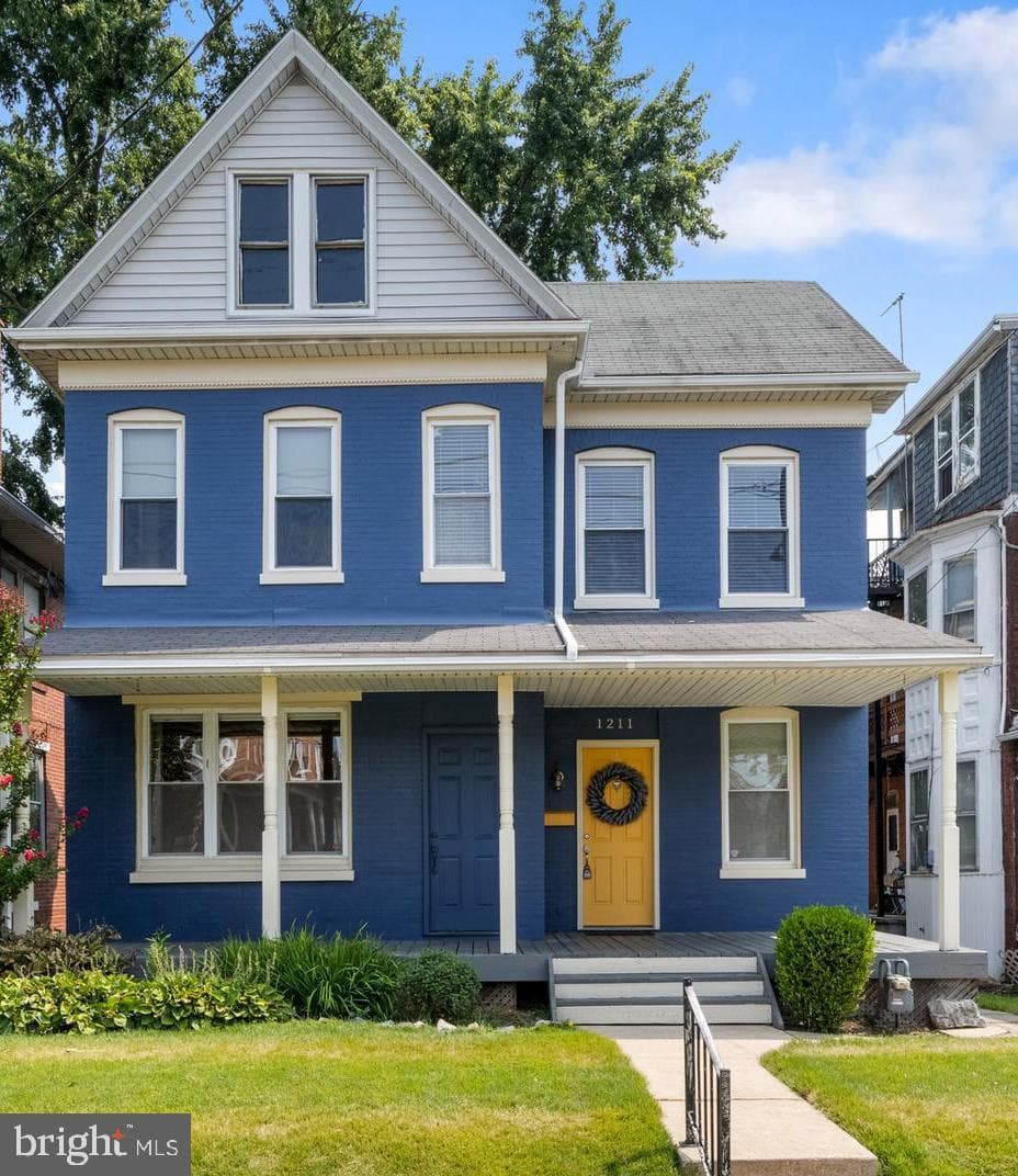 1211 N George Street photo 1