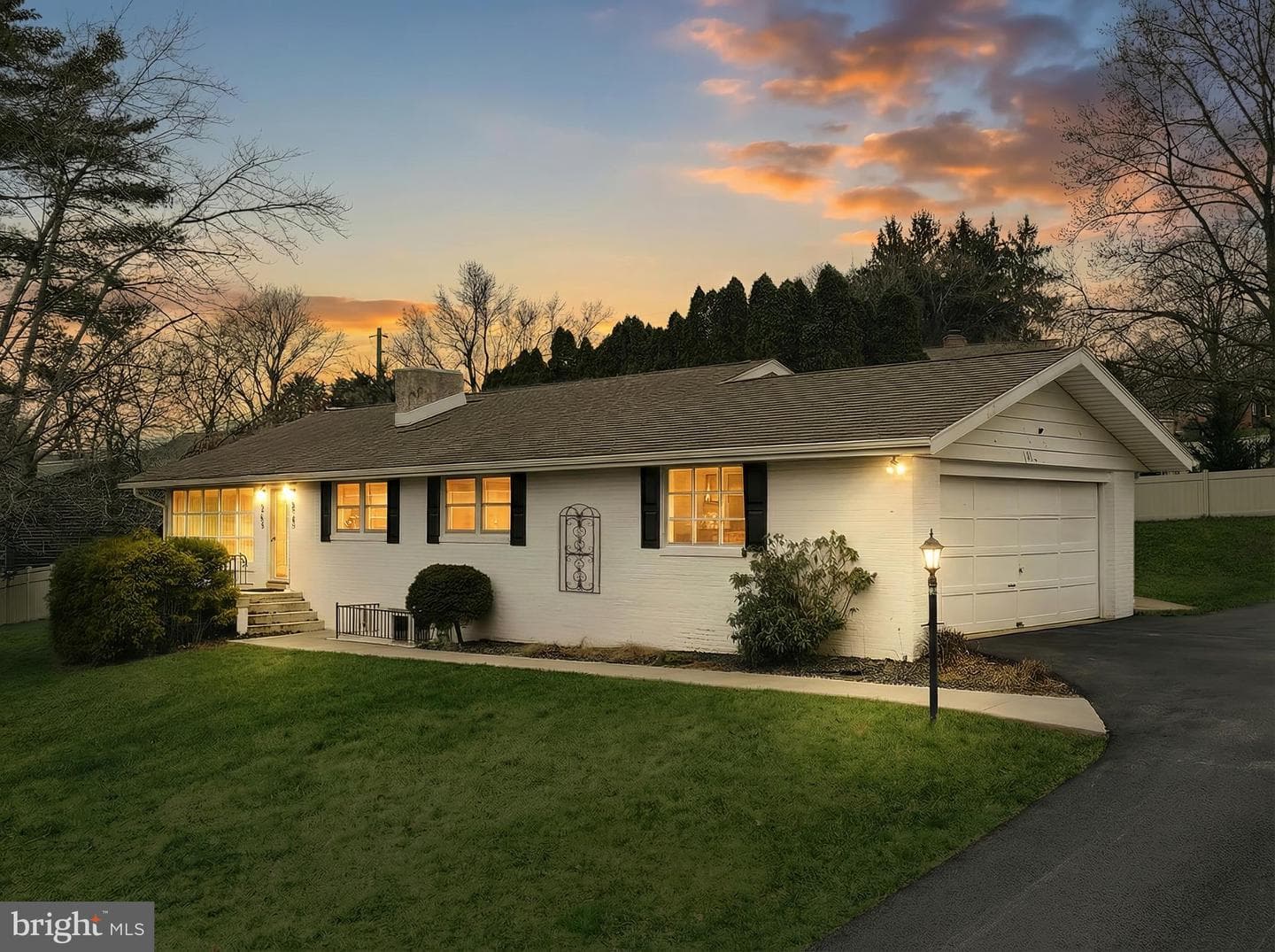 1615 Crestlyn Road photo 1