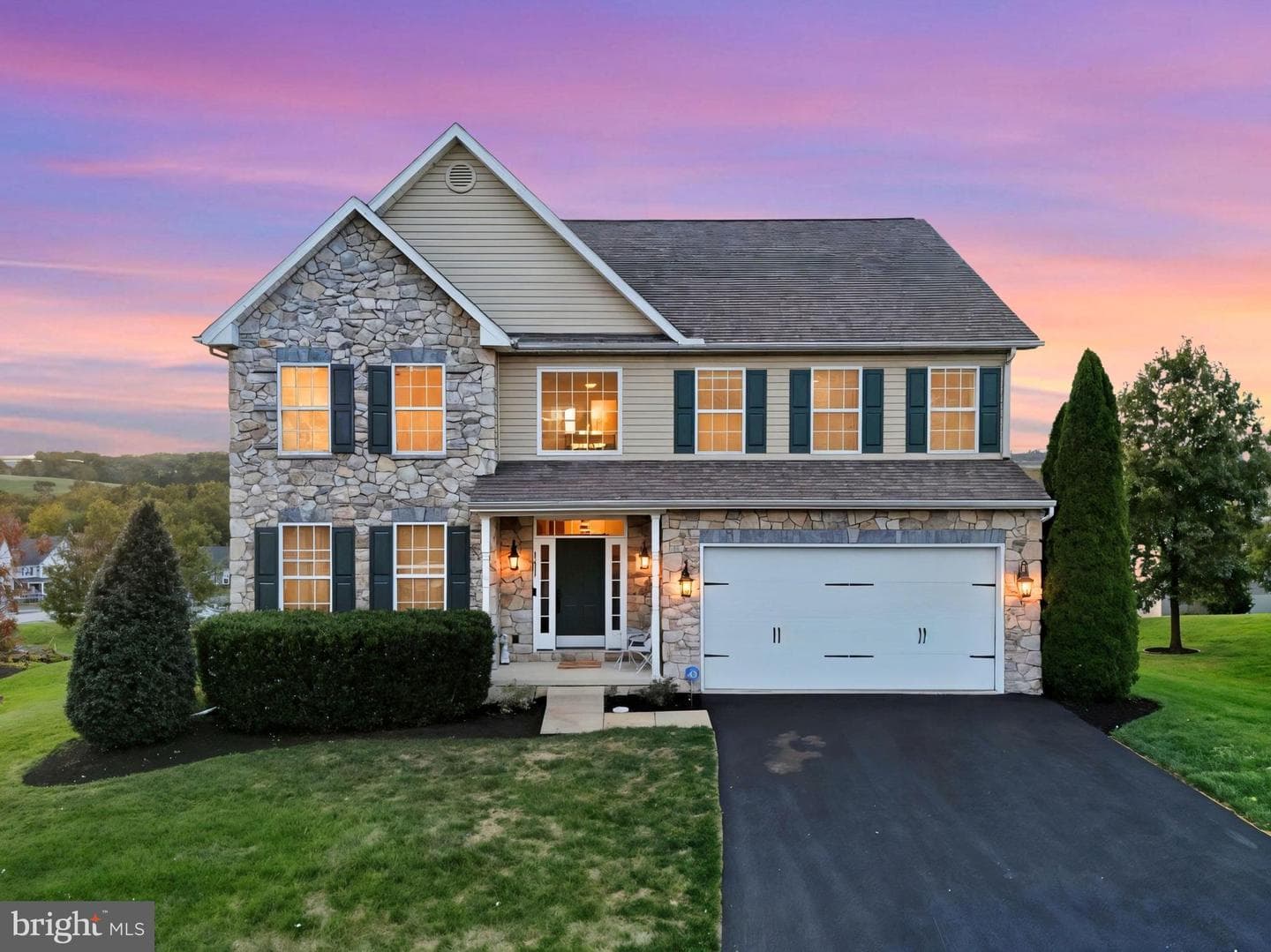 1404 Crest Way photo 1