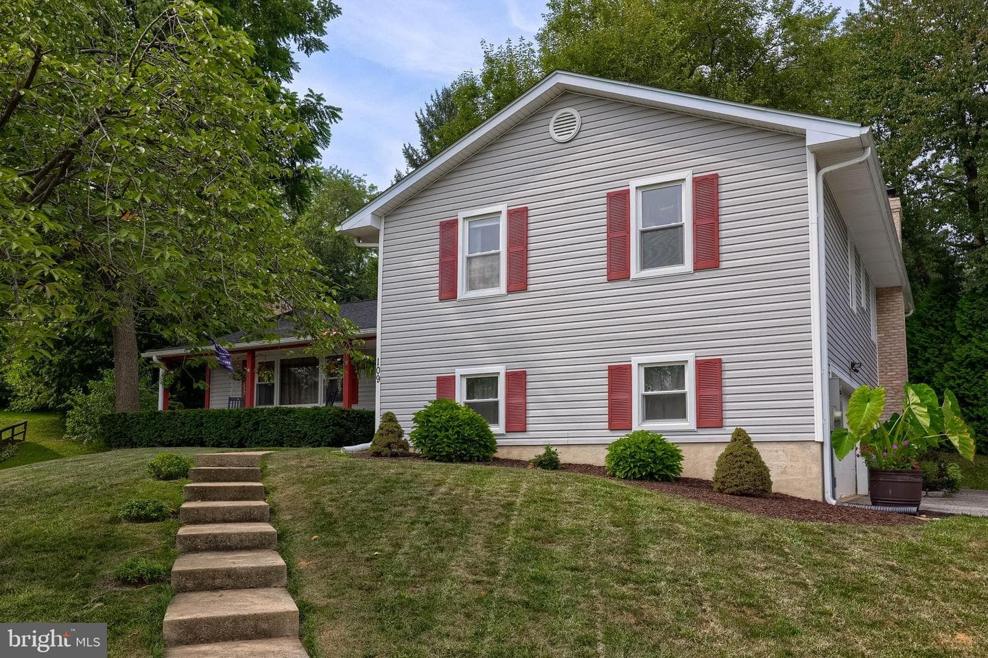 109 Lyle Circle photo 1