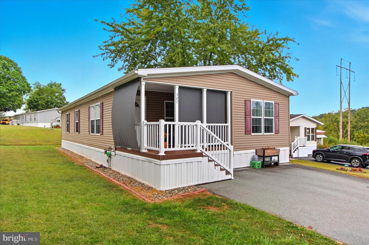 327 Robin Drive photo 1