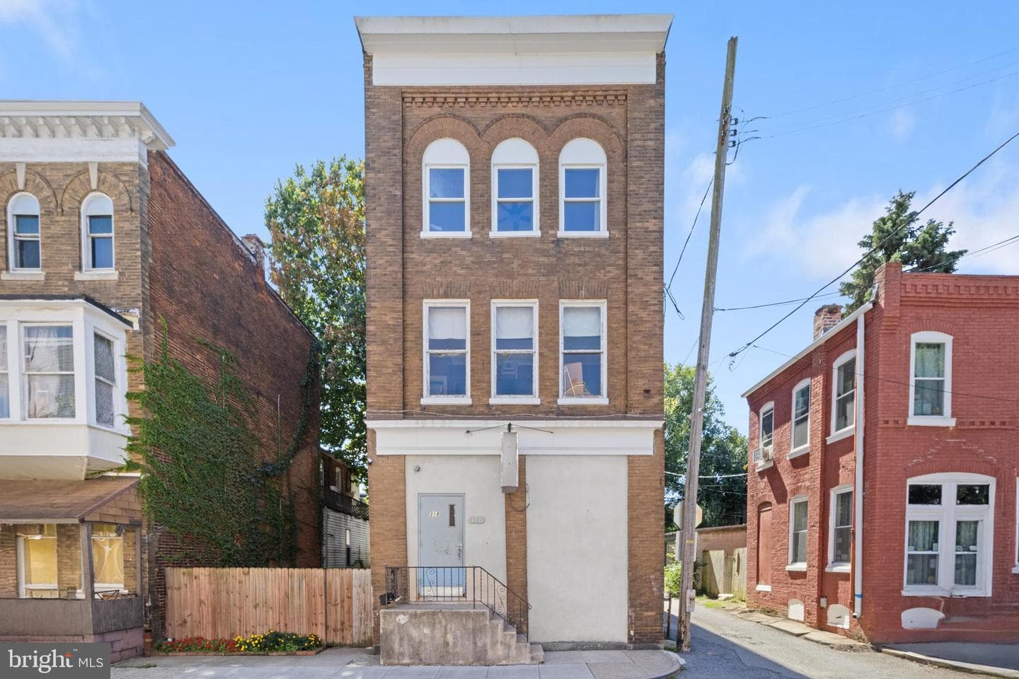 318 E Poplar Street photo 1