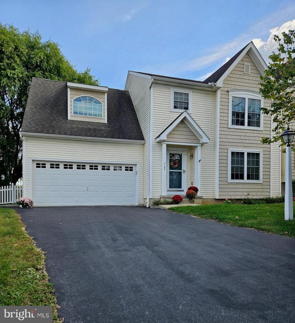 705 Danbury Drive photo 1