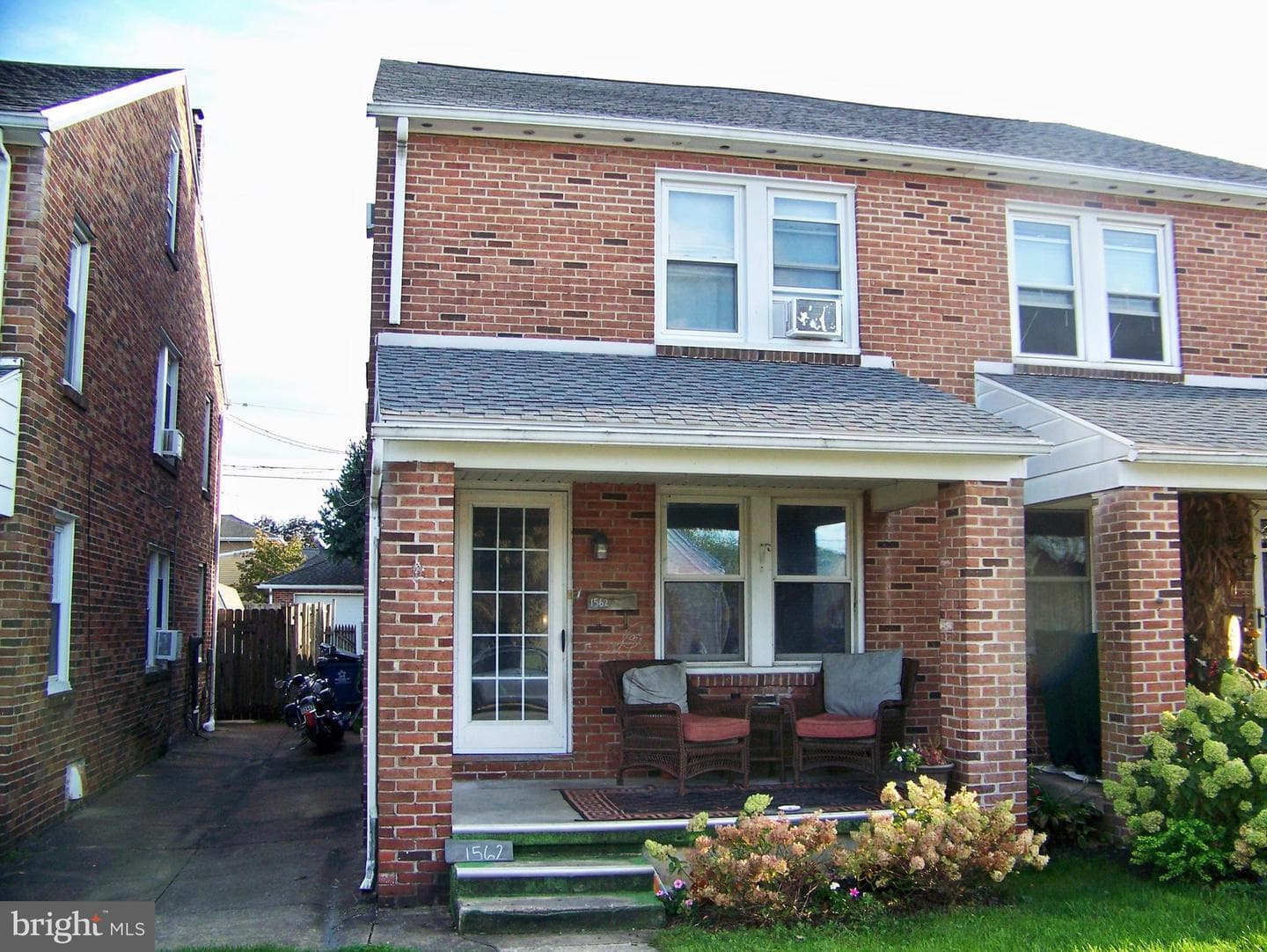 1562 Filbert Street photo 1