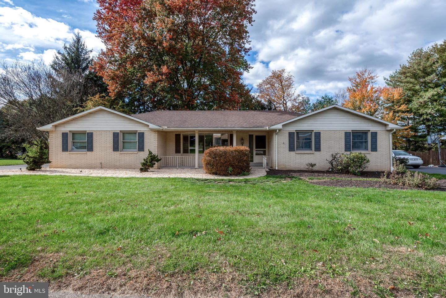 3045 Round Hill Road photo 1