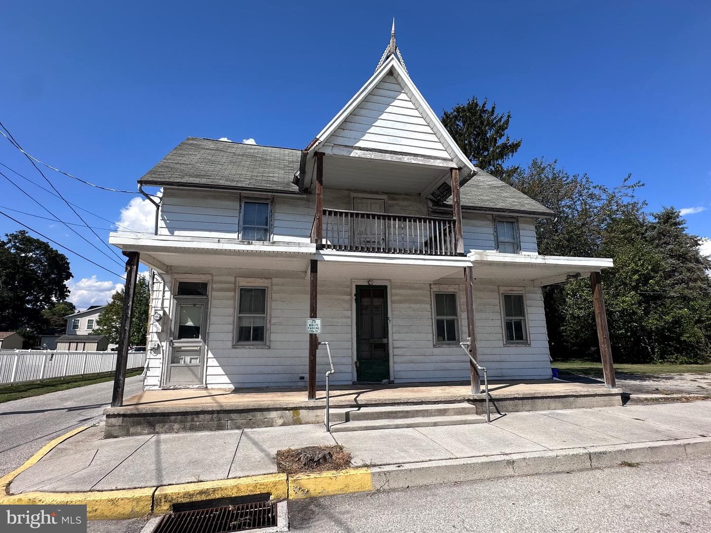 27 E Broadway photo 1