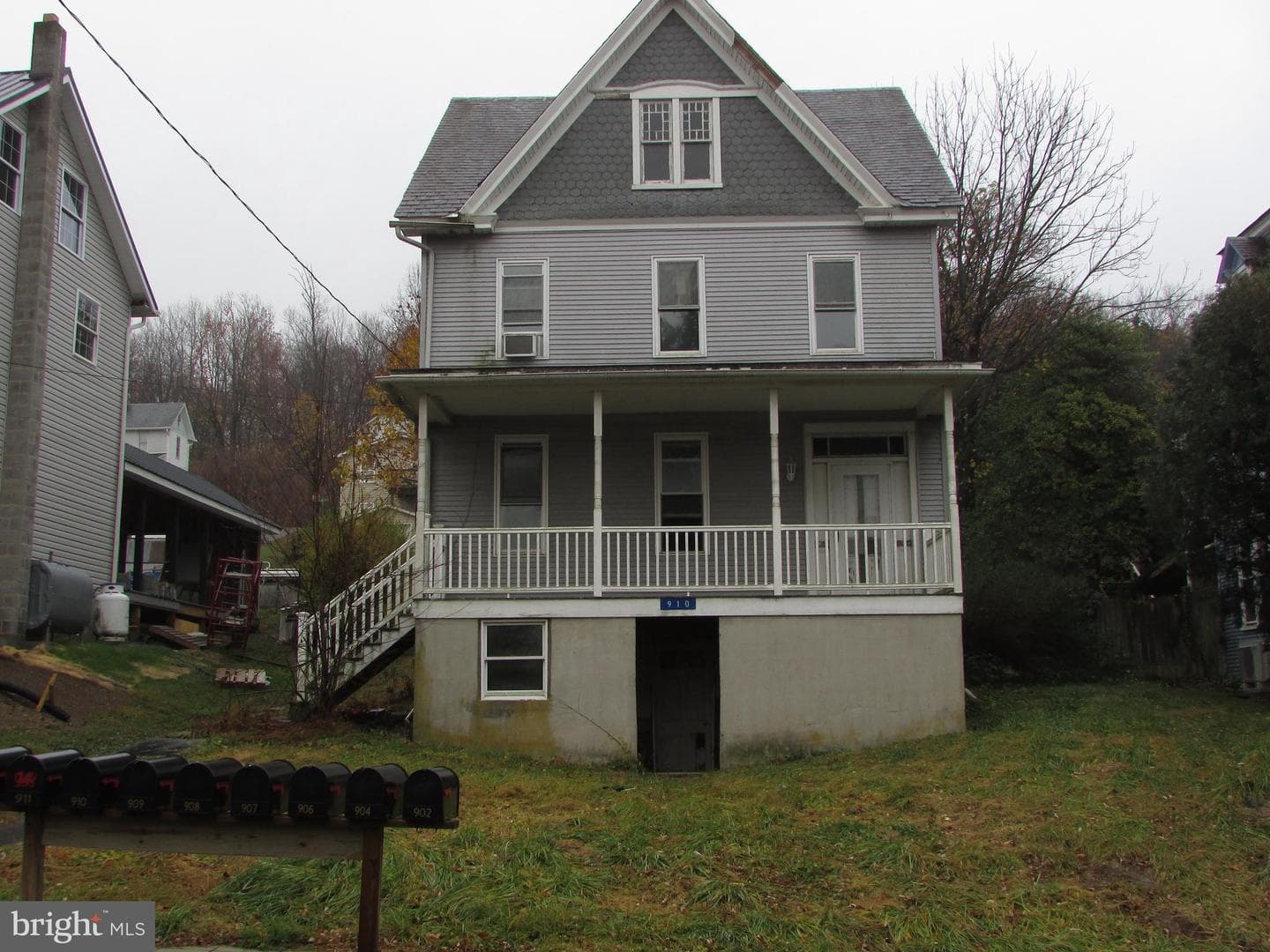 910 Main Street photo 1