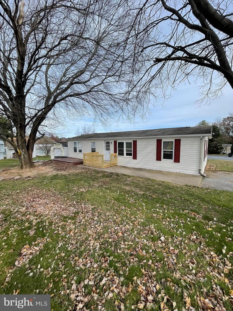32 Walnut Drive photo 1