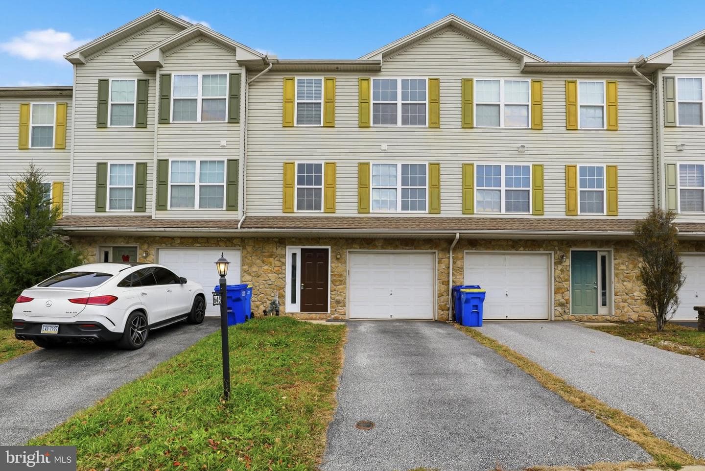 645 Fisher Drive photo 1
