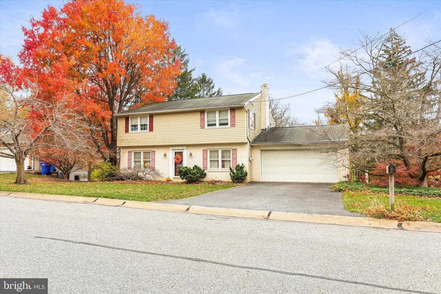 114 Lexington Road photo 1