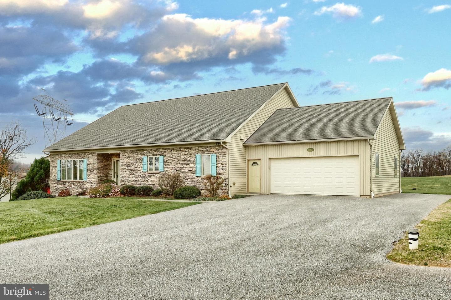 1317 Manor Road photo 1