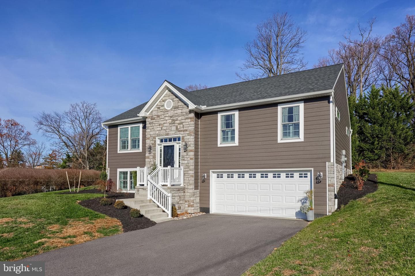 2521 Edgewood Lane photo 1
