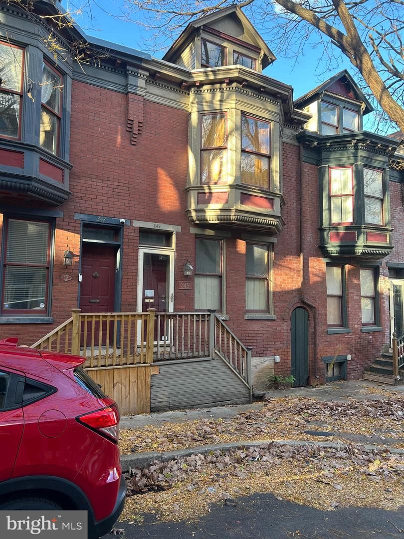 349 E Locust Street photo 1