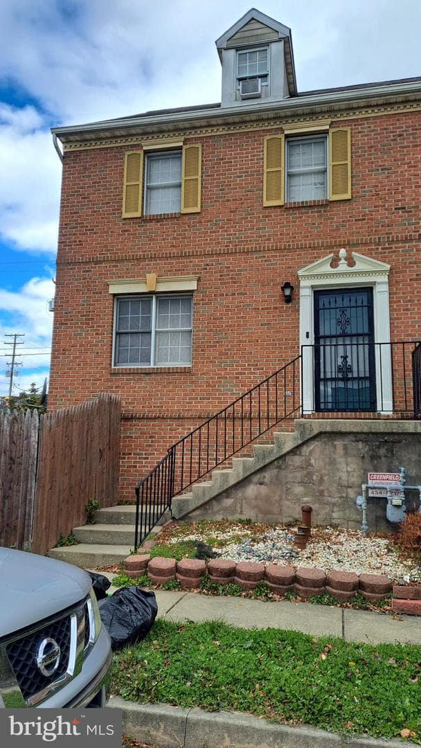 805 Donnelly Street photo 1