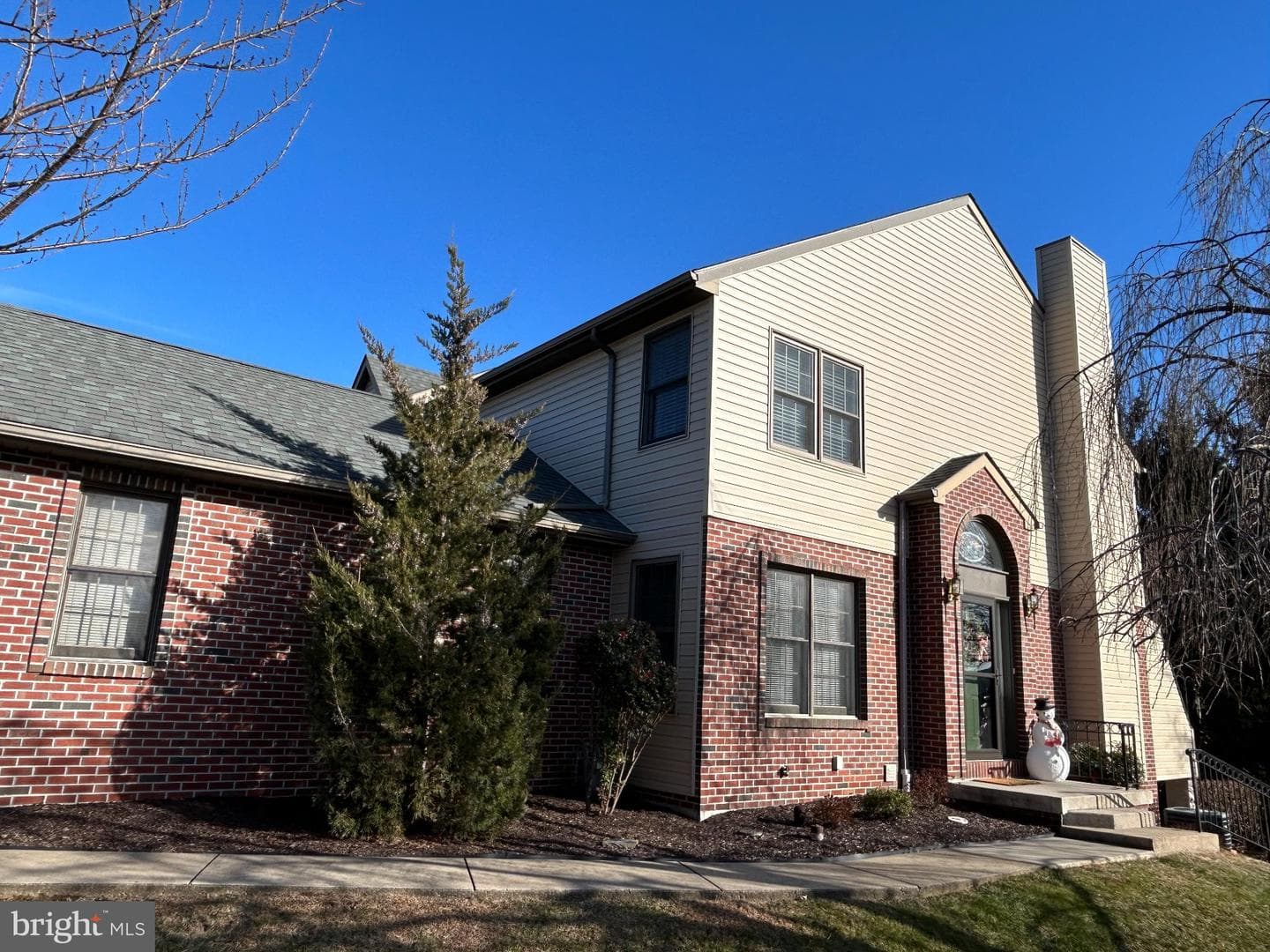 55 Jean Lo Way photo 1