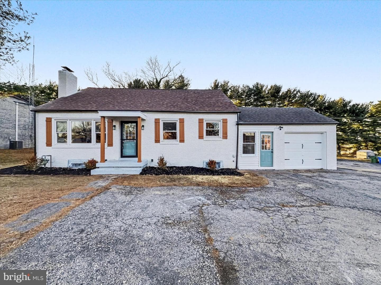 2196 S Queen Street photo 1