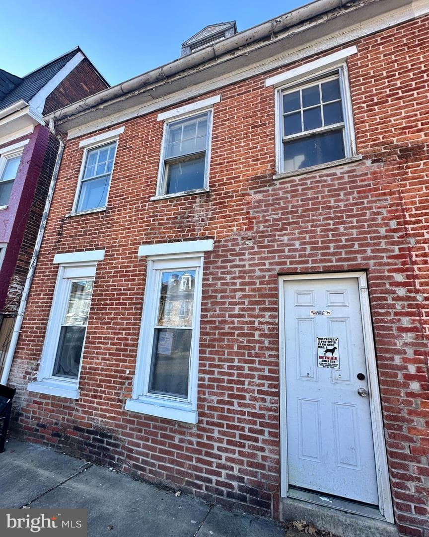 306 S Queen Street photo 1