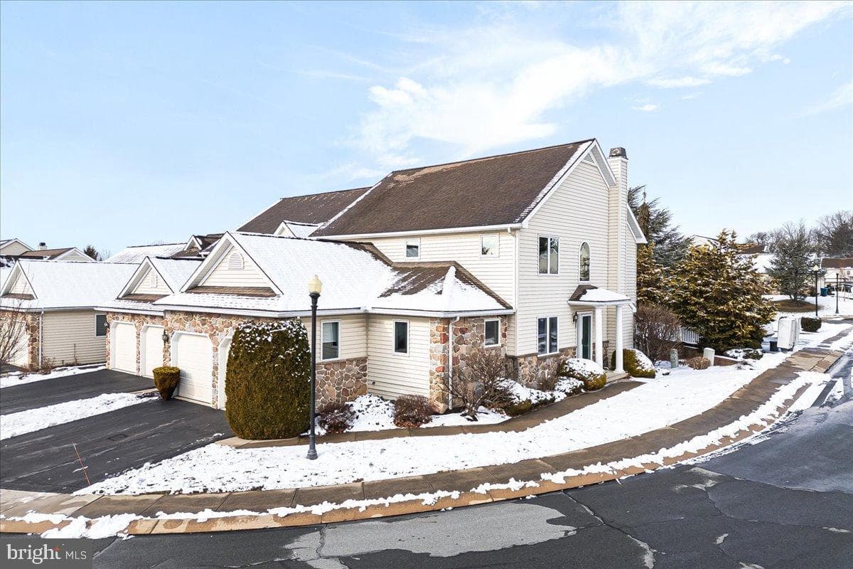 153 Fountain Drive photo 1
