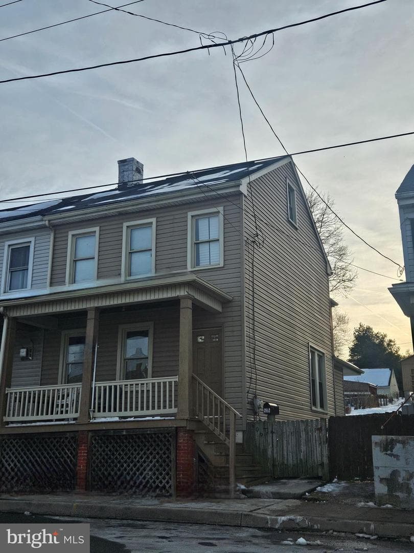 606 S Front Street photo 1