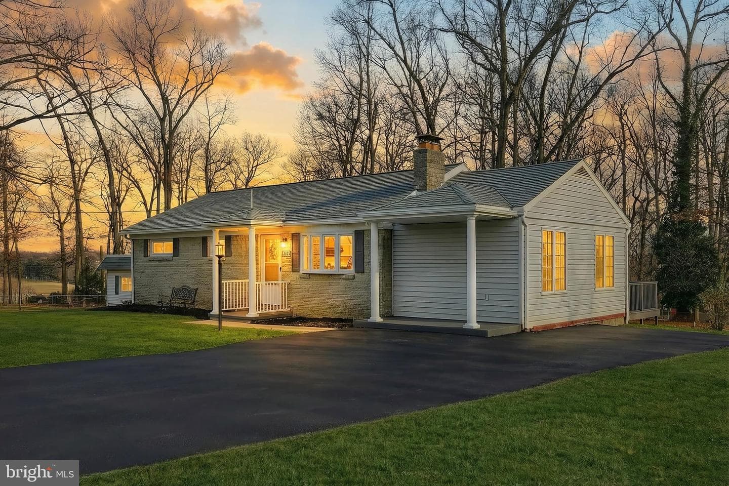 287 Chestnut Hill Road photo 1