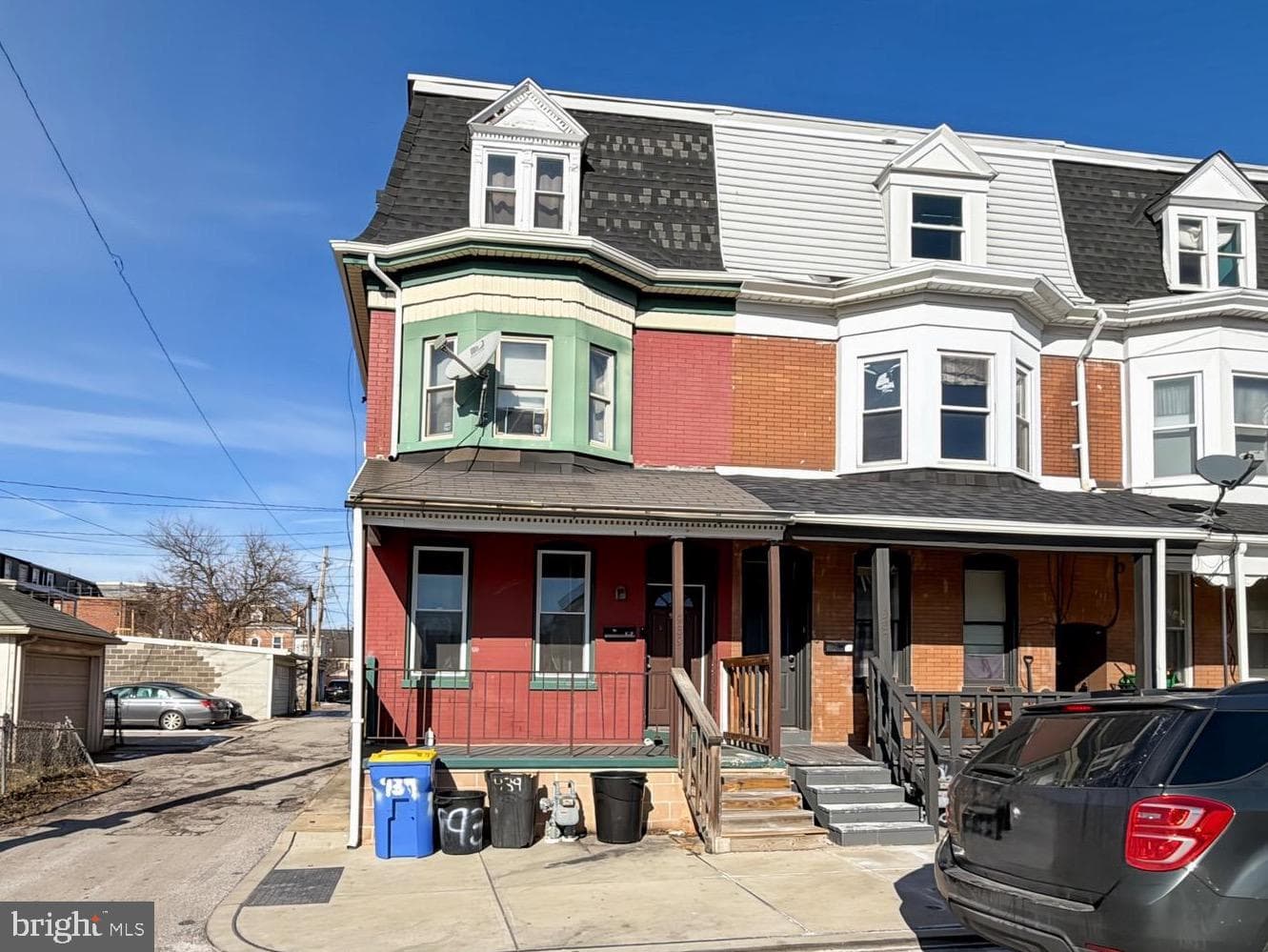 939 W Poplar
