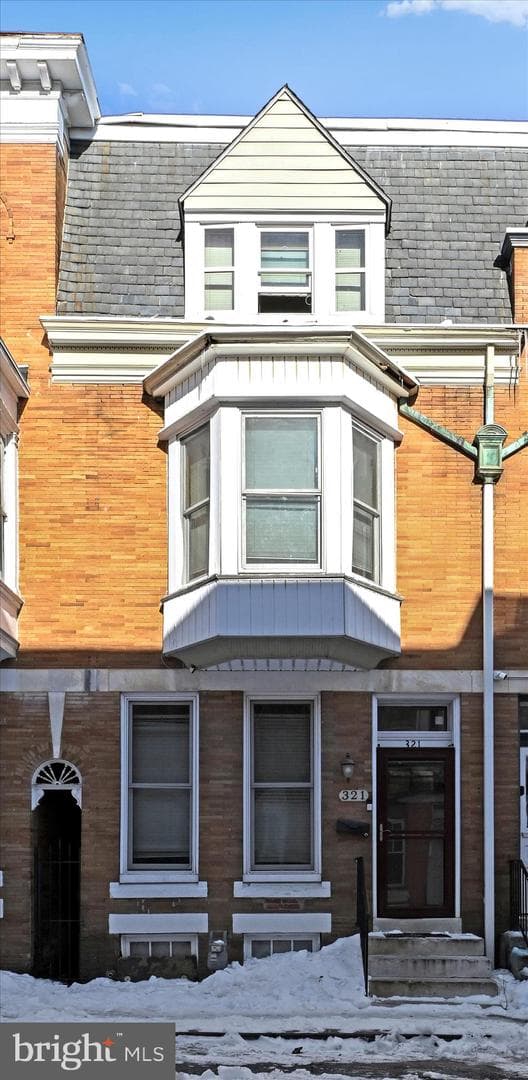 321 E Poplar Street photo 1