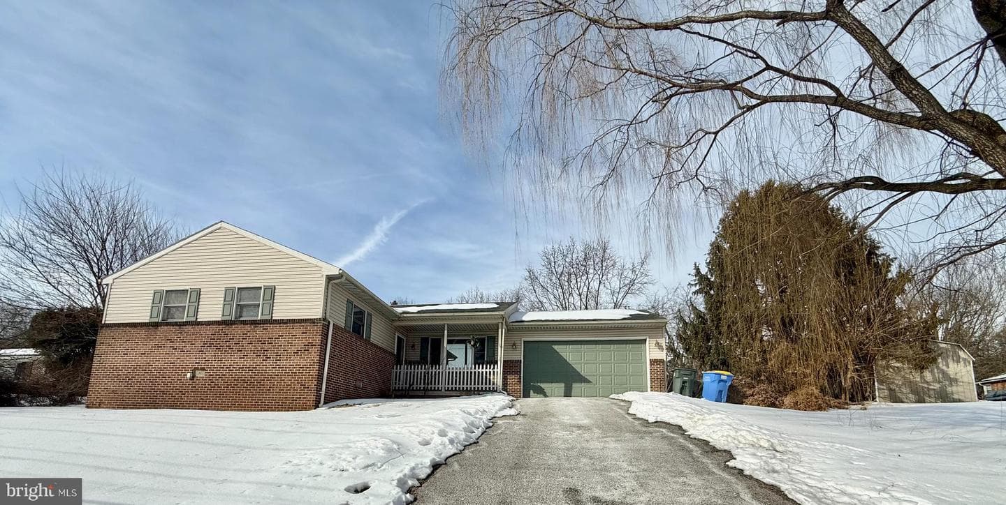 335 Donna Lane photo 1