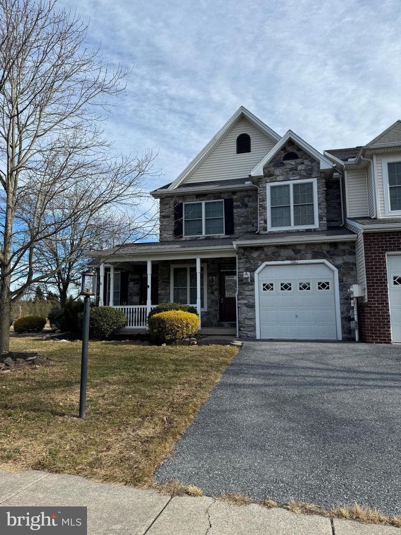 121 Scully Place