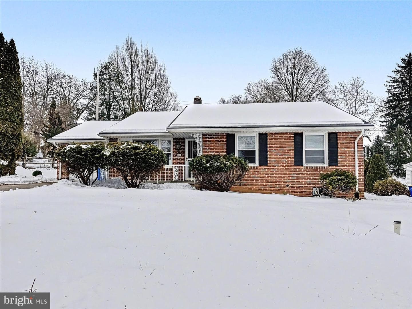 758 Clearmount Road photo 1