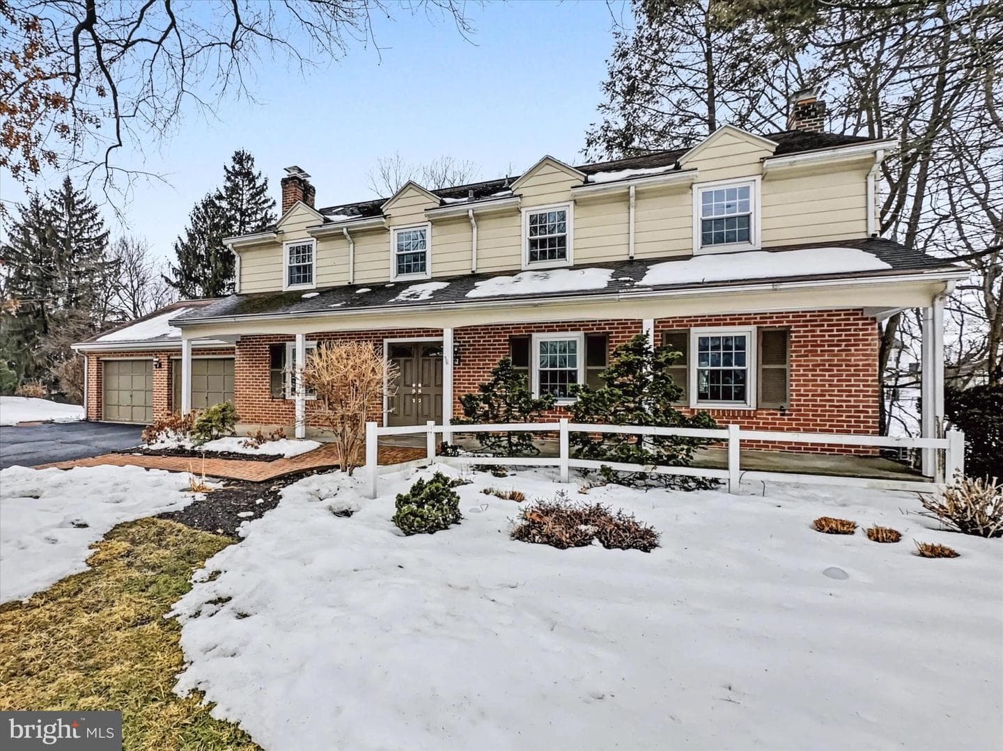 540 Gatehouse Lane W photo 1