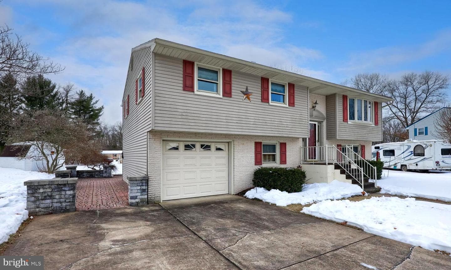 3644 Fox Chase Drive photo 1