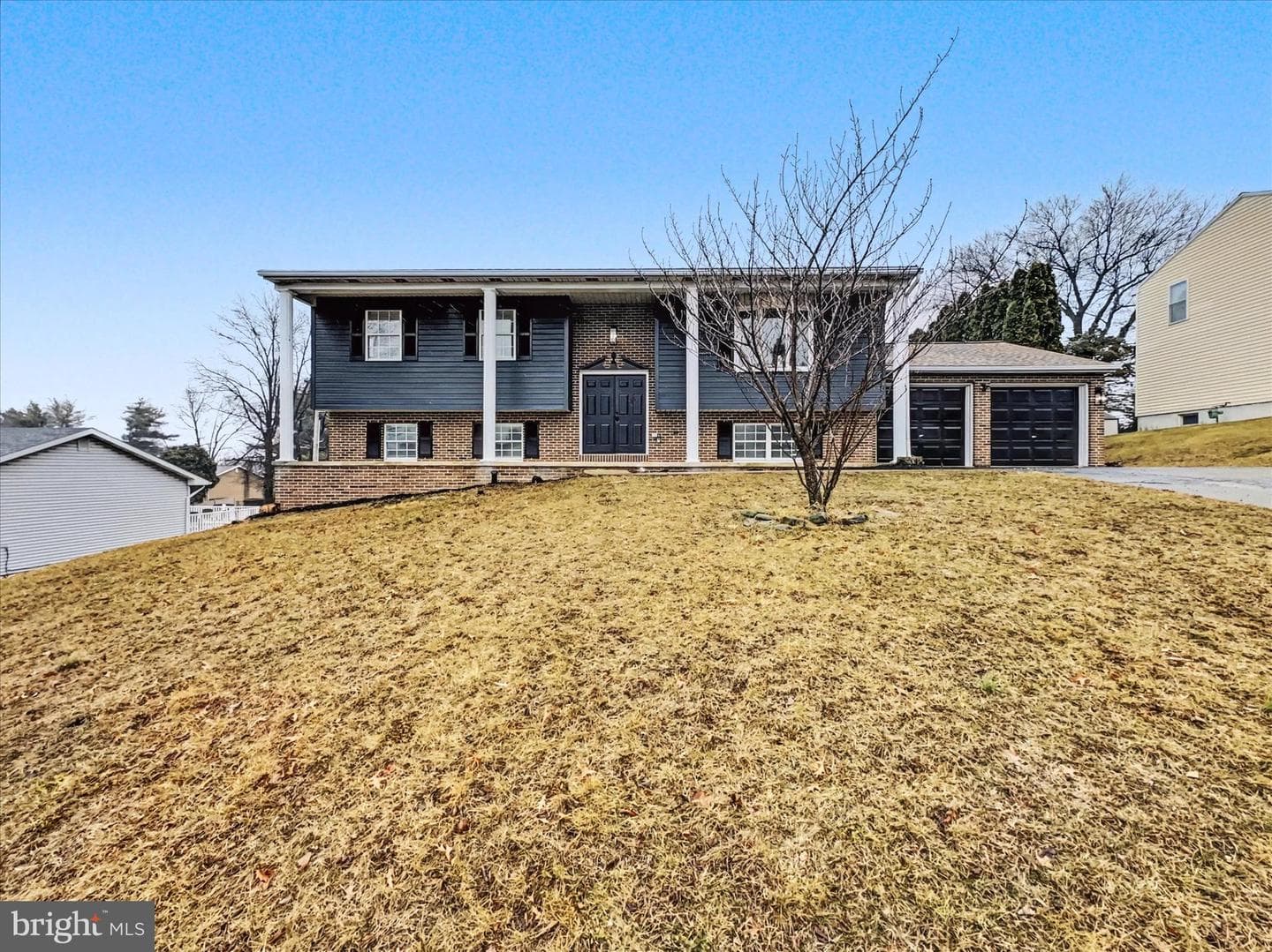 1360 Breezeview Drive photo 1